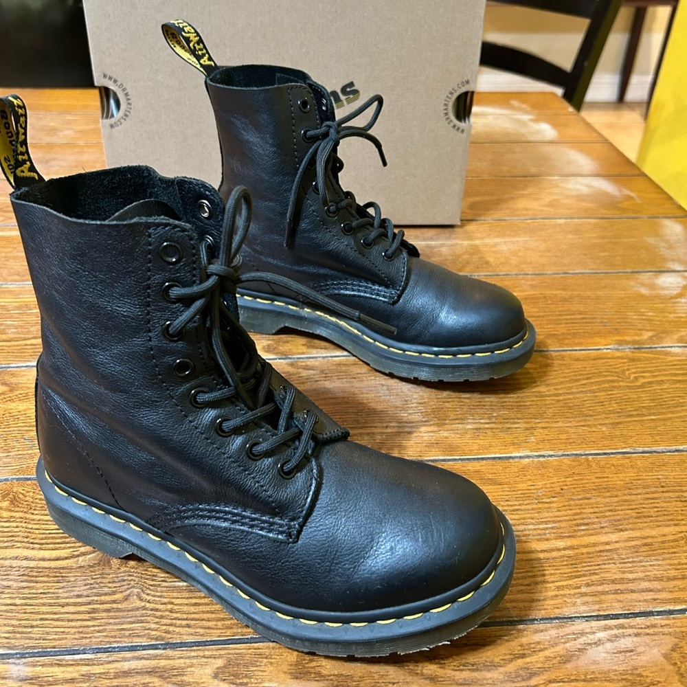 Dr. Martens 1460 Pascal US Women's Size 7 Leather Boots Black - Picture 2 of 8